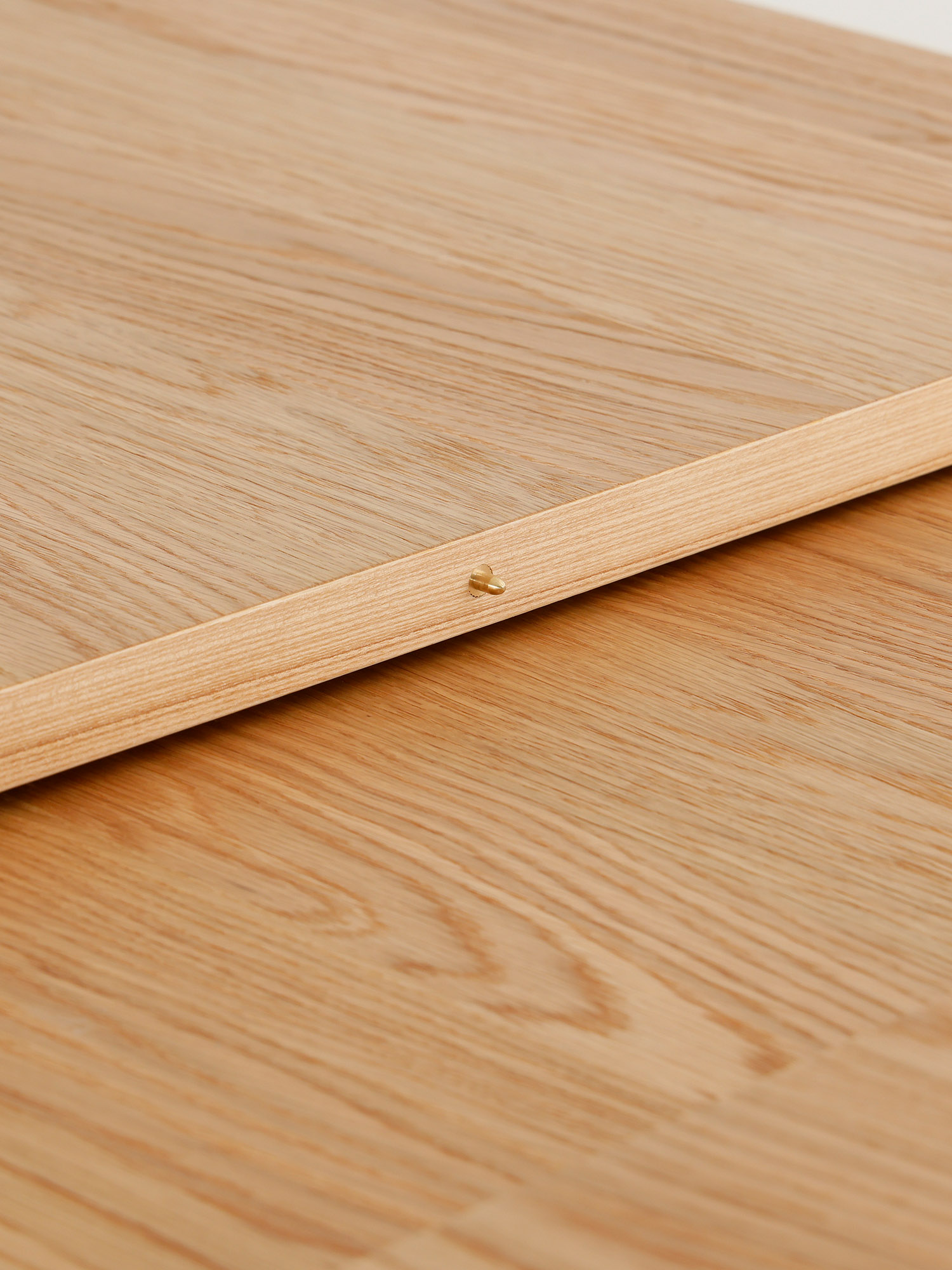 Bauhaus retractable Table 17 Retractable Table wood tabletop extension seam detail