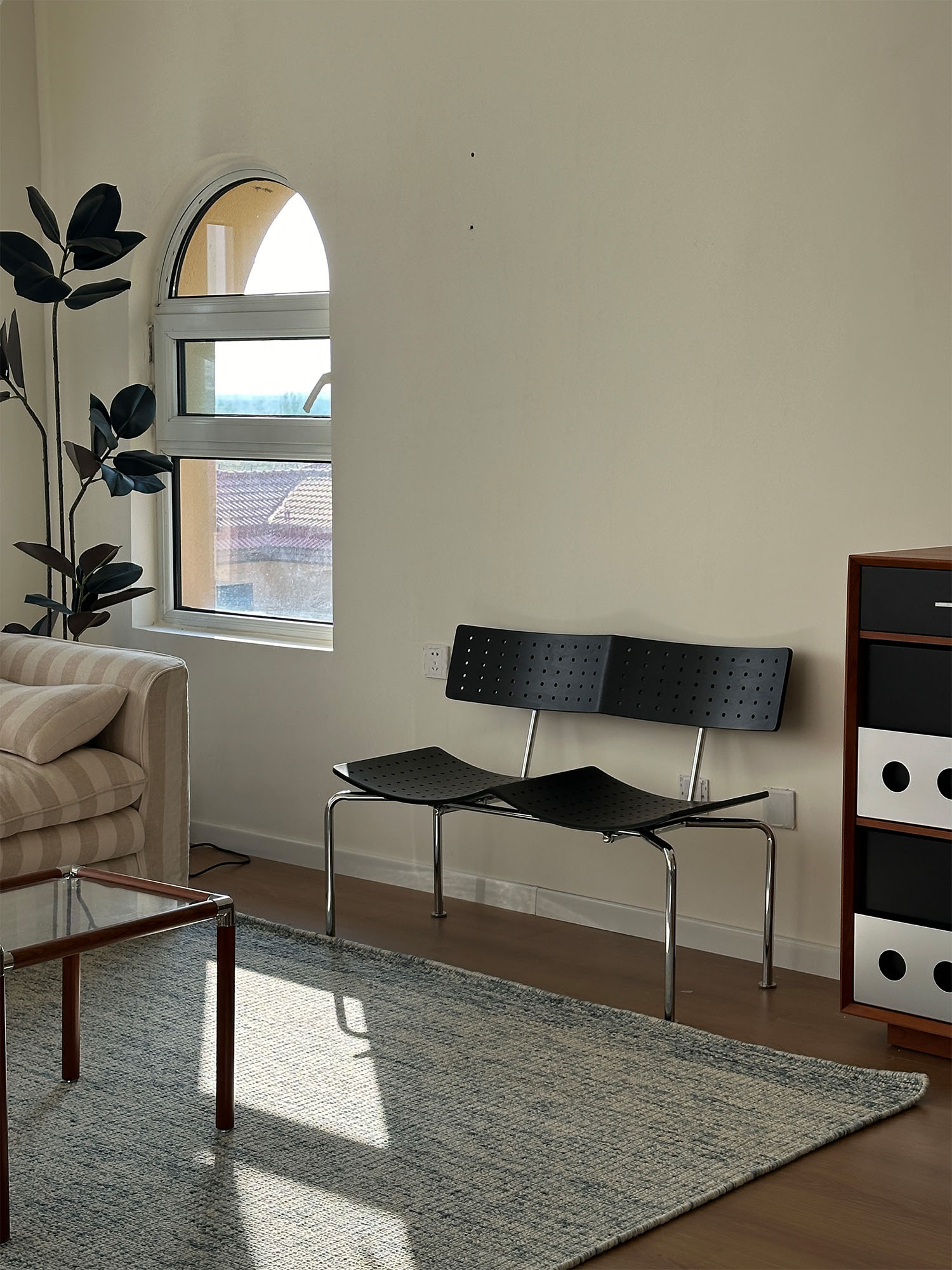 Flying bench 18 Flying Bench with black seat and perforated backrest in living room