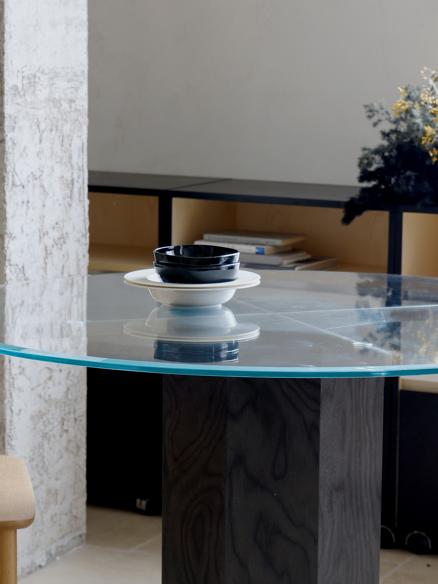 Ptolemy round table 18 Ptolemy glass tabletop with dark pedestal detail