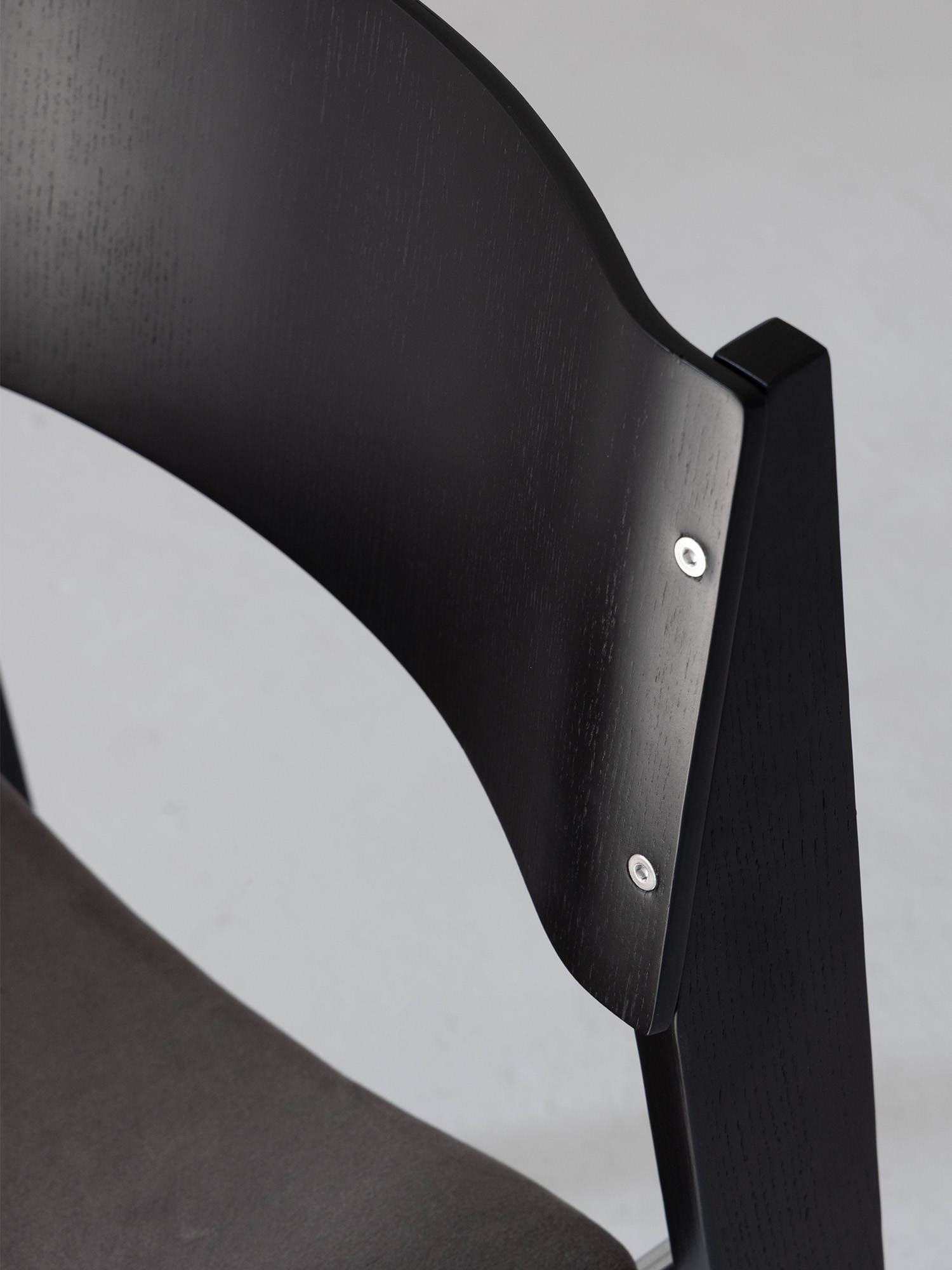 walk slowly chair 18 Walk Slowly Chair black veneer backrest connection detail