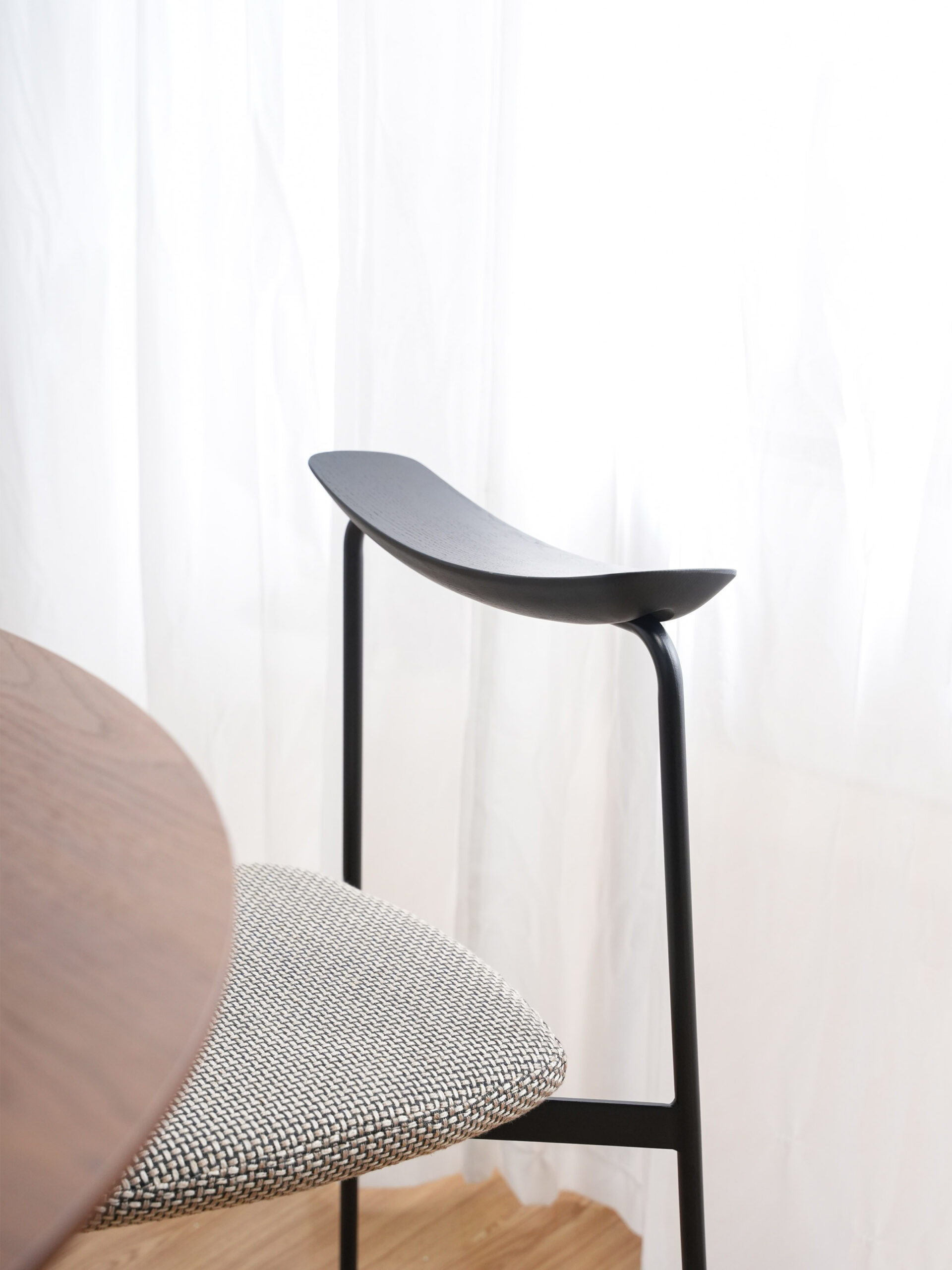 Alison chair 17 Allison black walnut backrest and cotton-linen seat close-up