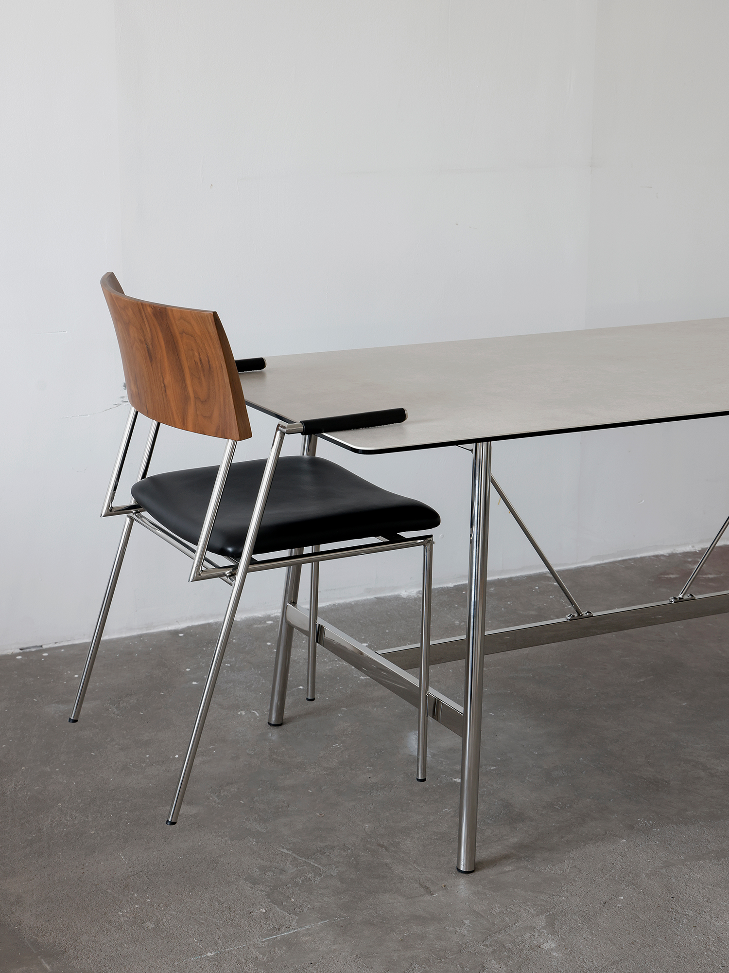 Shuge chair 20 Shuge walnut leather dining chair beside table