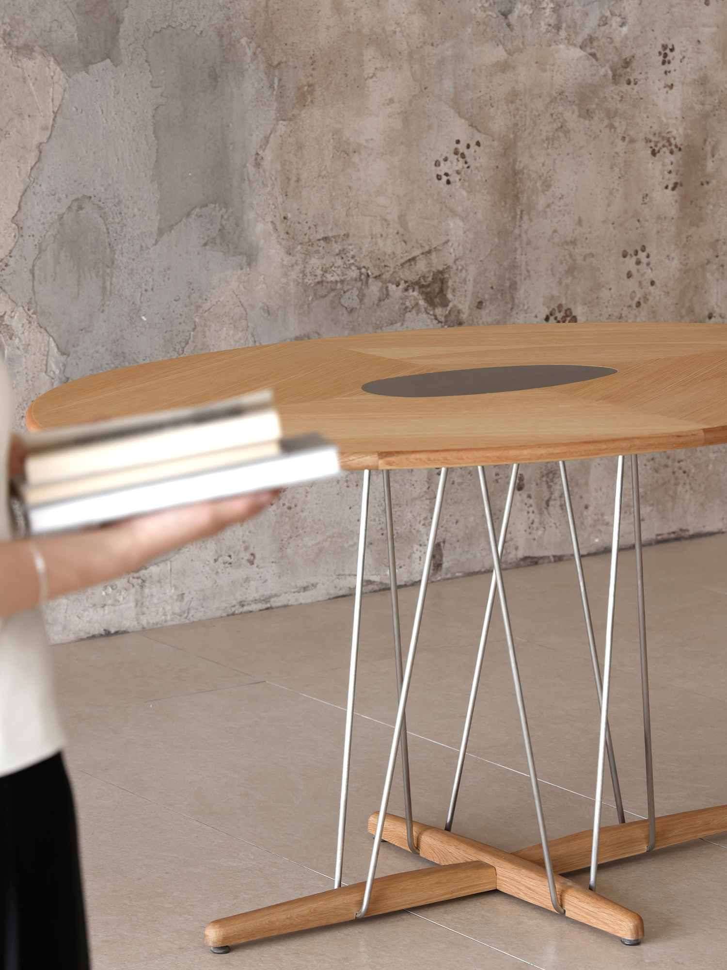 Pebble dining table 16 Pebble steel wire support and oak base detail