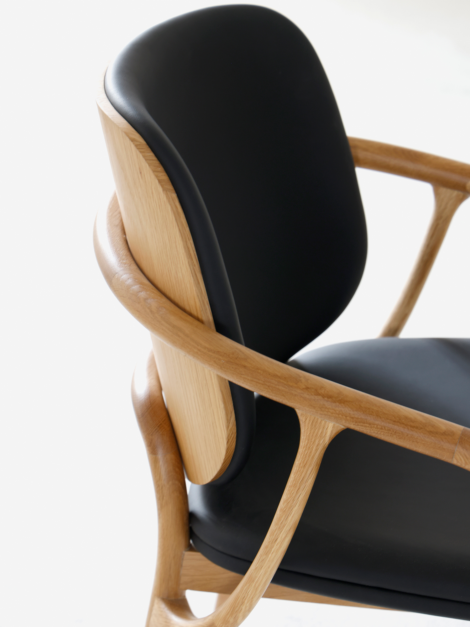 Mufan chair 17 Mufan white oak frame with black leather upholstery detail
