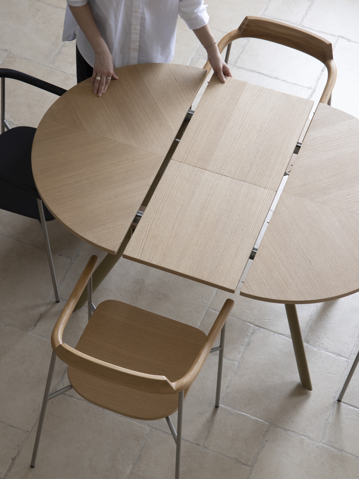 Cirrus Extending Table - Image 3