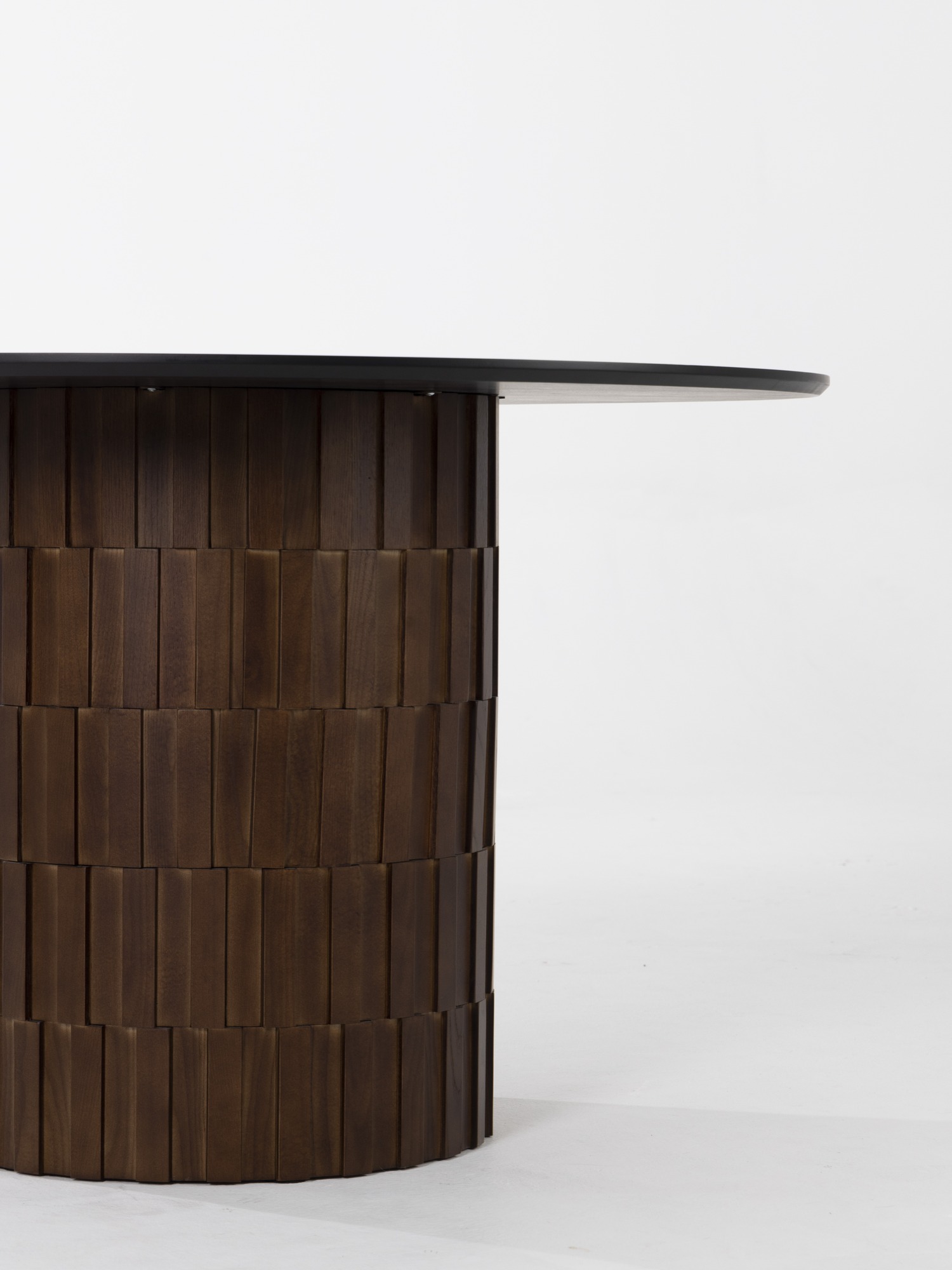 Gewen Dining Table