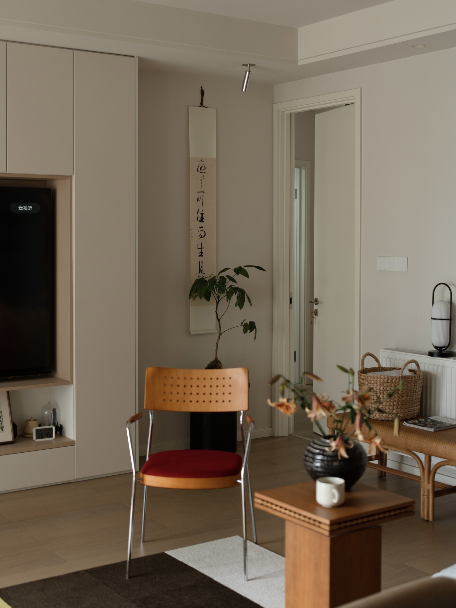 Mo Armchair