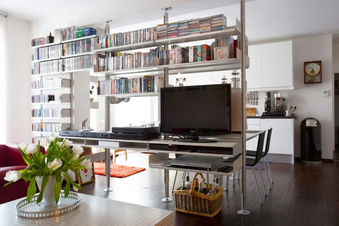 606 System in Real Homes 21 606 System used as a library and media wall in a living room