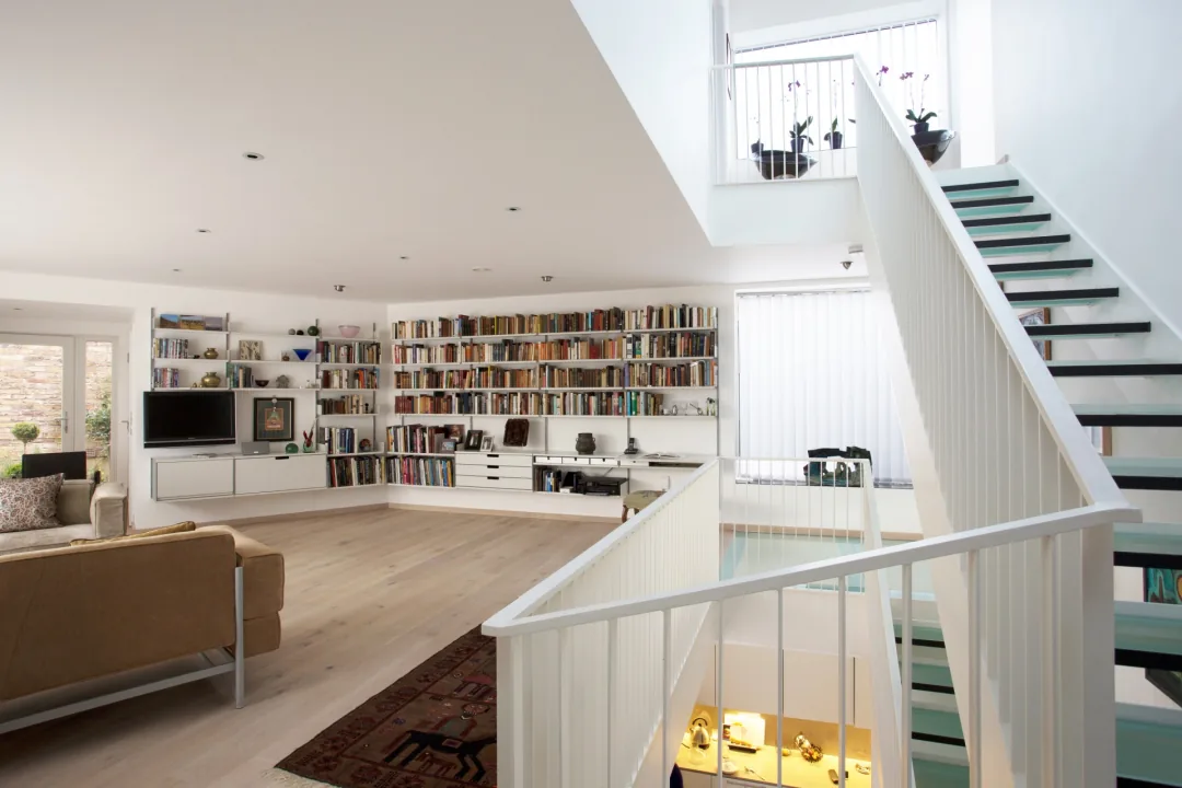 606 System shelving across an open-plan home library