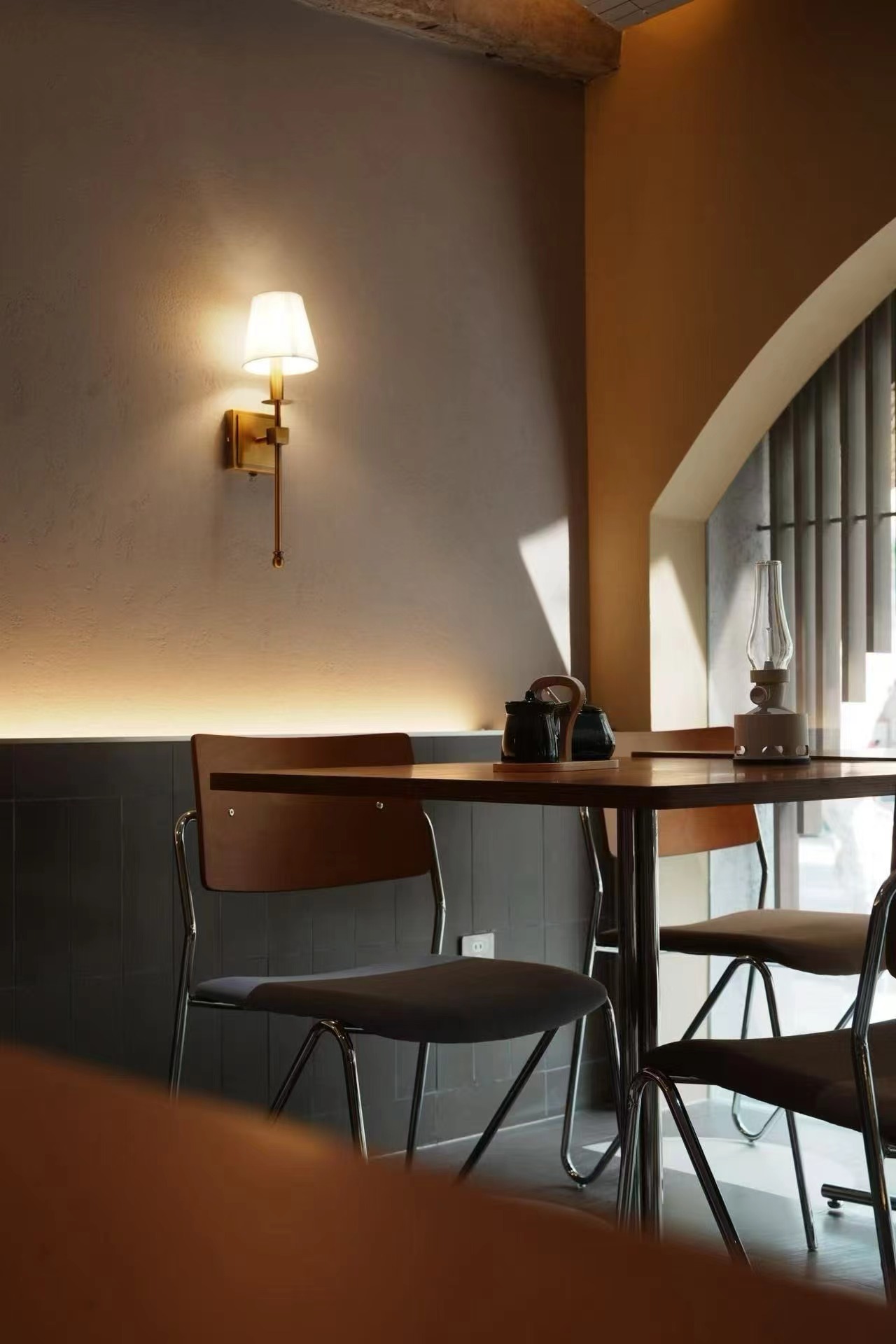 Cafe tables and chairs inside Jinchuang Bookstore