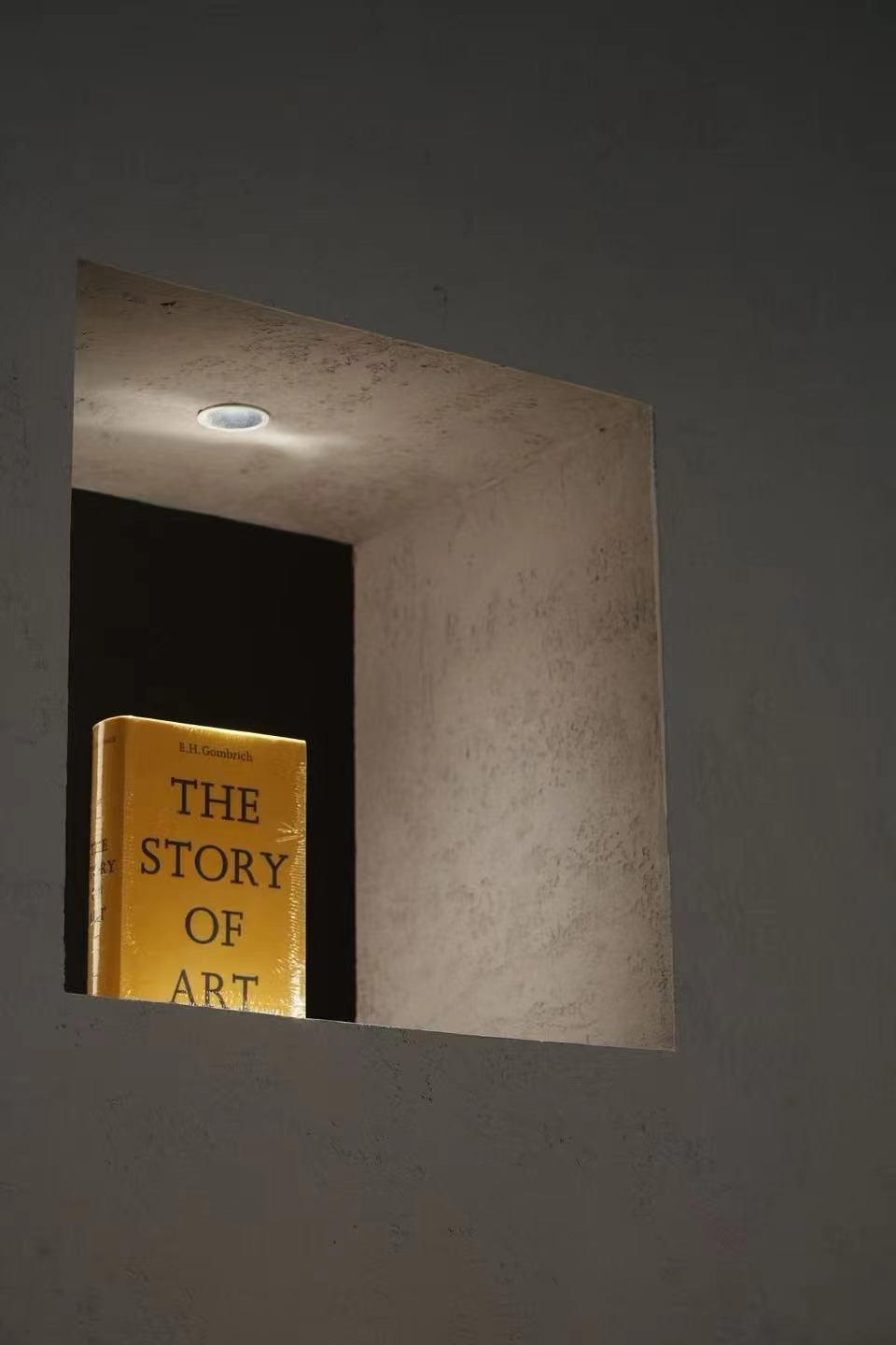Illuminated book display detail at Jinchuang Bookstore