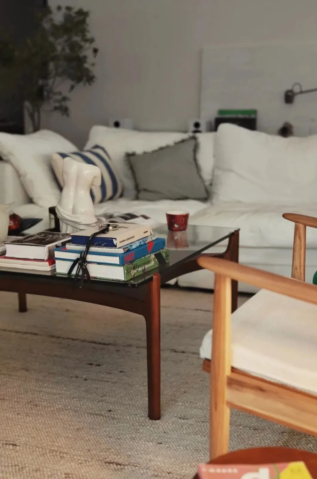 Coffee Table Size for Living Rooms 15 Low glass coffee table in a casual living room